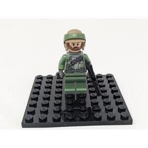 Lego Star Wars Minifigures - Endor Rebel Commando 8038 sw0240